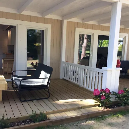 Nad Morzem Mojo Miodno Checz Lodge *