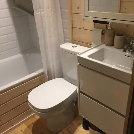 Nad Morzem Mojo Miodno Checz Lodge *