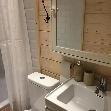 Nad Morzem Mojo Miodno Checz Lodge *