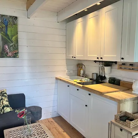 Nad Morzem Mojo Miodno Checz Lodge *